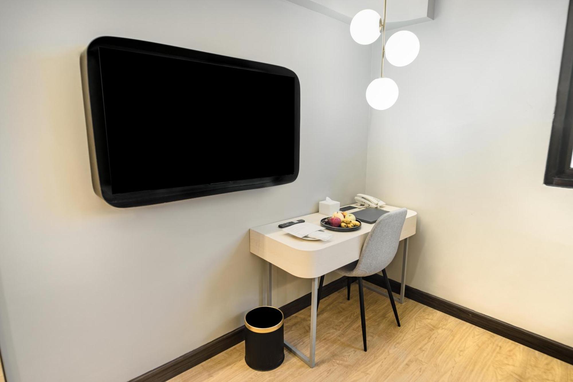 Yello Room,1666037173:JPEG